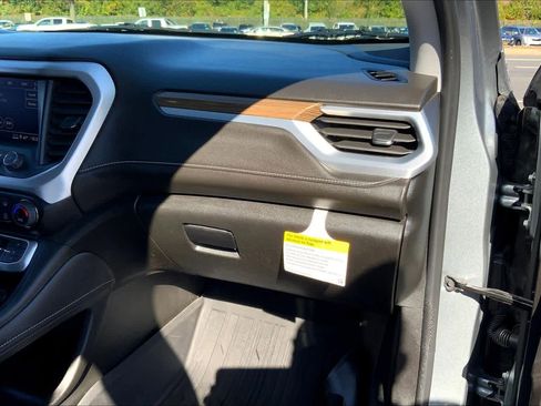 Certified 2023 GMC Acadia SLE w/ Driver Convenience Package image 17