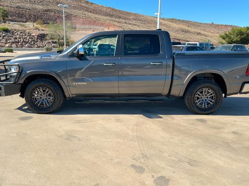 Used 2022 RAM 1500 Laramie AWD/4WD image 2