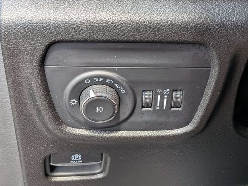 Used 2025 Jeep Grand Cherokee L Limited AWD/4WD image 16