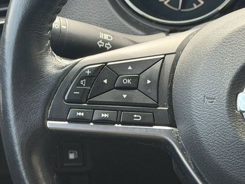 Used 2018 Nissan Rogue SV FWD image 35