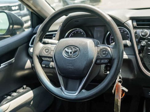 Used 2018 Toyota Camry LE FWD image 14