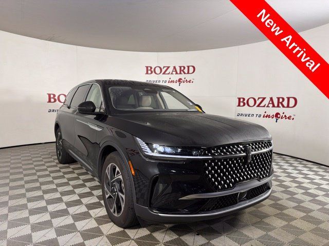 Used 2025 Lincoln Nautilus Premier AWD/4WD image 1