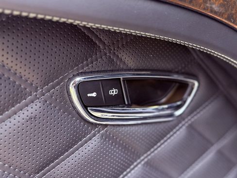 Used 2014 Bentley Mulsanne image 24