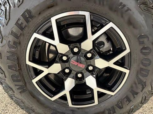 Used 2024 GMC Canyon AT4X AWD/4WD image 28
