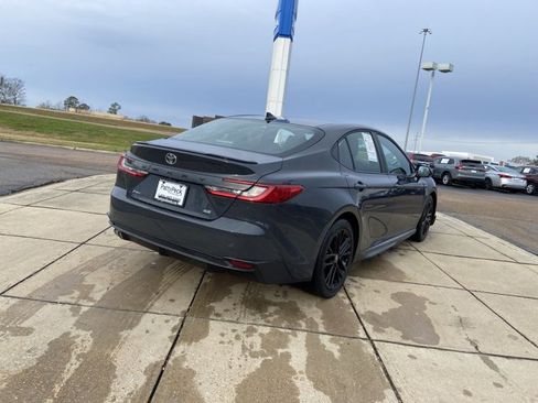 Used 2025 Toyota Camry SE image 10