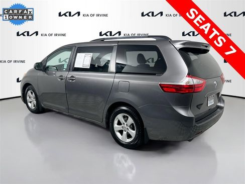 Used 2017 Toyota Sienna LE image 5