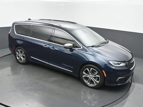 Used 2022 Chrysler Pacifica Pinnacle FWD image 45
