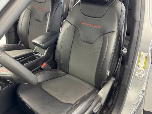Used 2025 Jeep Compass Trailhawk AWD/4WD image 8