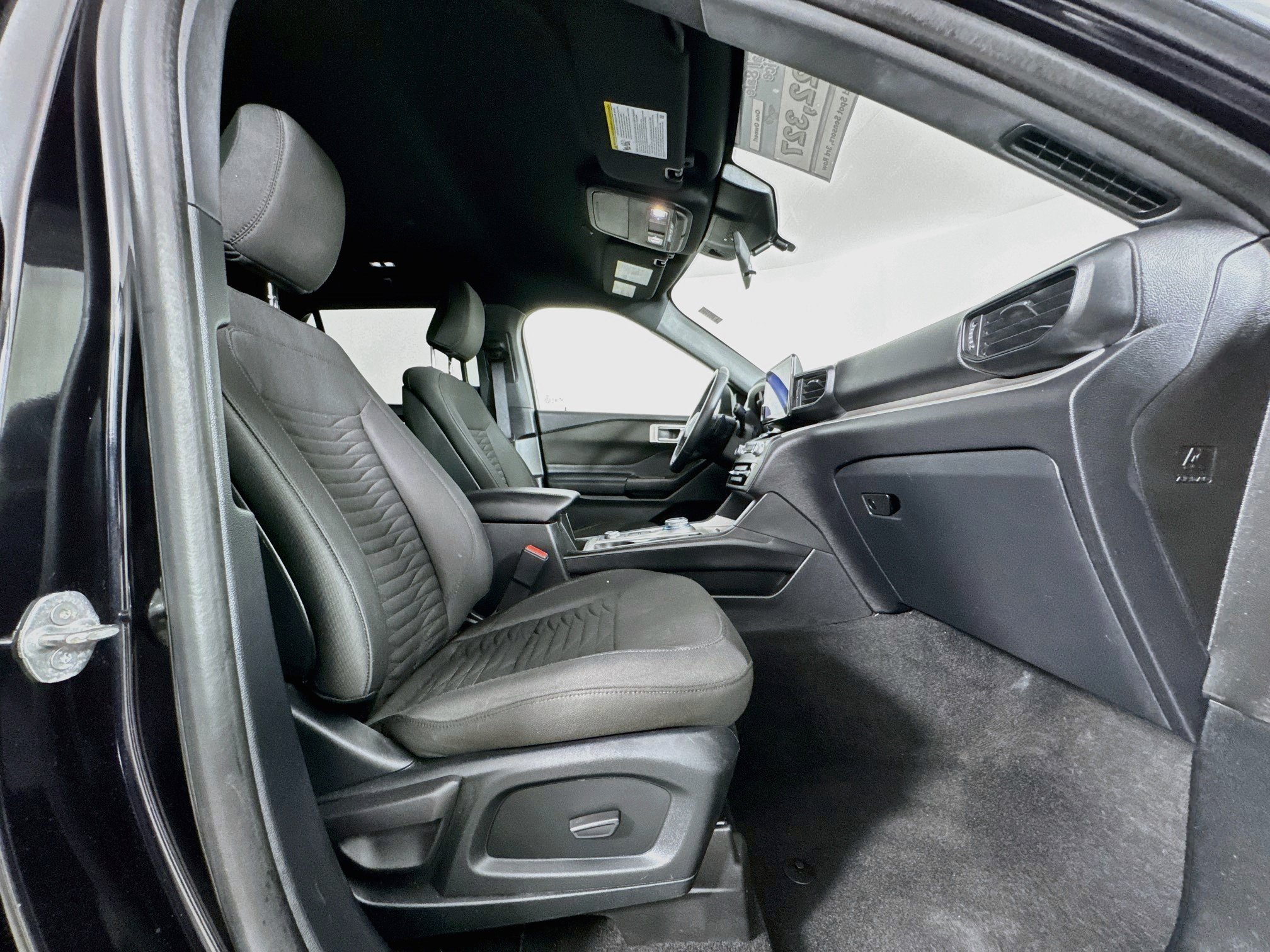 Used 2020 Ford Explorer XLT AWD/4WD image 27