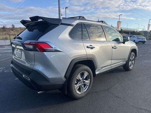 Used 2024 Toyota RAV4 LE AWD/4WD image 8