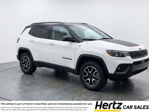 Used 2025 Jeep Compass Trailhawk image 1