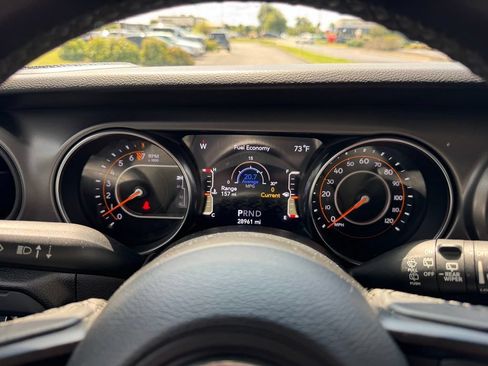 Used 2022 Jeep Wrangler Unlimited Sport AWD/4WD image 17