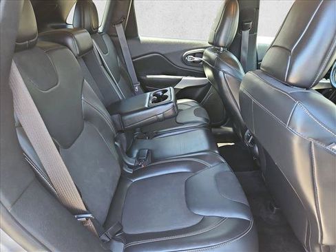 Used 2018 Jeep Cherokee Latitude Plus w/ Cold Weather Group AWD/4WD image 25