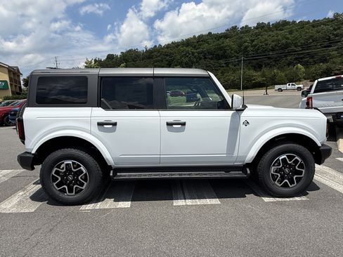 New 2026 Ford Bronco Outer Banks AWD/4WD image 4