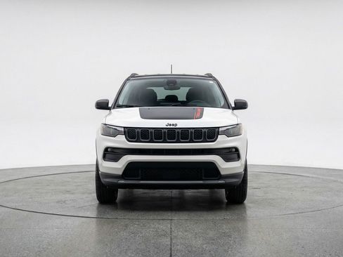 Used 2025 Jeep Compass Trailhawk AWD/4WD image 2