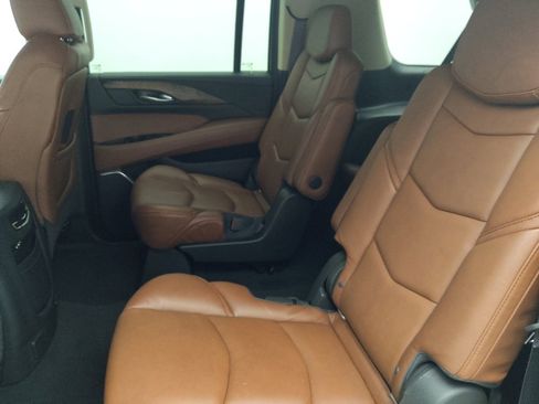 Used 2016 Cadillac Escalade ESV Premium image 18