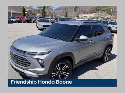 Used 2024 Chevrolet TrailBlazer LT w/ LT Cold Weather Package image 1