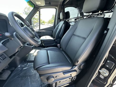 Used 2023 Mercedes-Benz Sprinter 3500 image 12