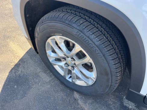 Used 2020 Chevrolet Traverse LS image 3