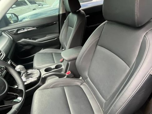 Used 2025 Kia Seltos EX FWD image 17