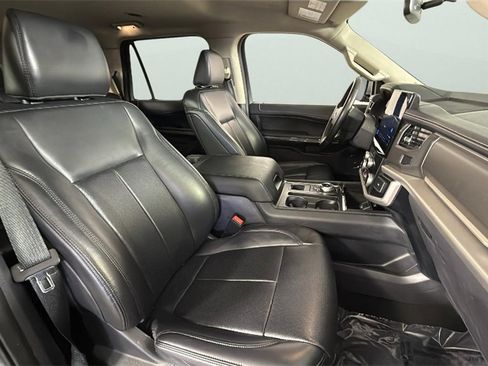 Used 2024 Ford Expedition XLT image 30