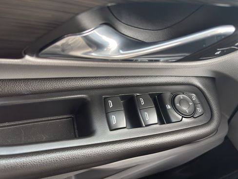 Used 2023 GMC Terrain SLE w/ Driver Convenience Package image 25