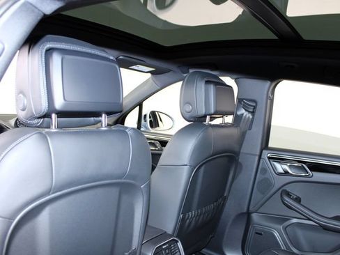 Certified 2026 Porsche Macan AWD/4WD image 19