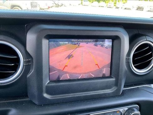 Used 2018 Jeep Wrangler Unlimited Sahara w/ Cold Weather Group AWD/4WD image 11