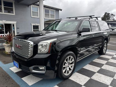 Used 2015 GMC Yukon XL Denali w/ Premium Package AWD/4WD image 9