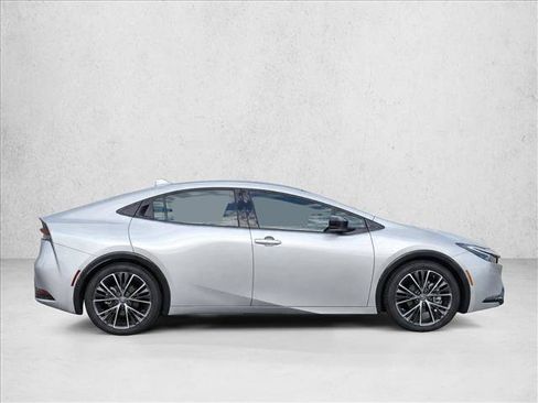 Used 2023 Toyota Prius XLE FWD image 8
