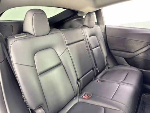 Used 2022 Tesla Model Y Long Range image 38