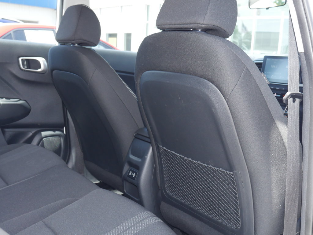 Used 2025 Hyundai Venue SEL FWD image 24