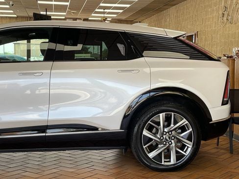 Used 2025 Cadillac Optiq Luxury 2 w/ LPO, Floor Liner Package AWD/4WD image 6