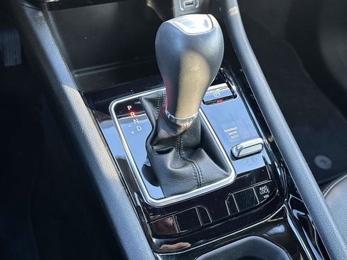 Used 2024 Jeep Compass Limited image 27