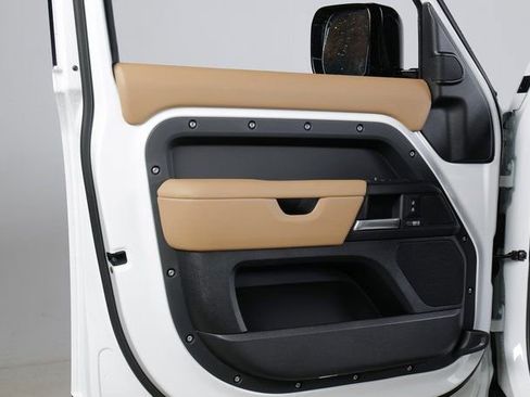 New 2026 Land Rover Defender 110 X-Dynamic SE image 26