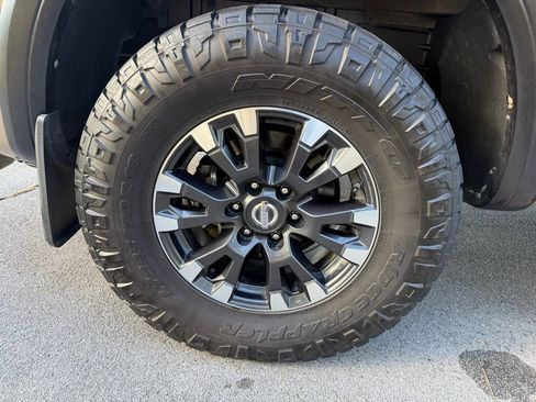 Used 2021 Nissan Titan PRO-4X w/ Pro-4x Convenience Package image 13