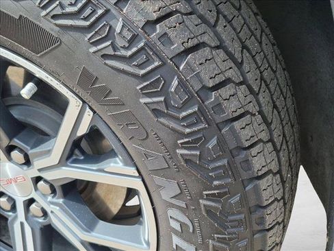 Used 2025 GMC Acadia AT4 AWD/4WD image 12