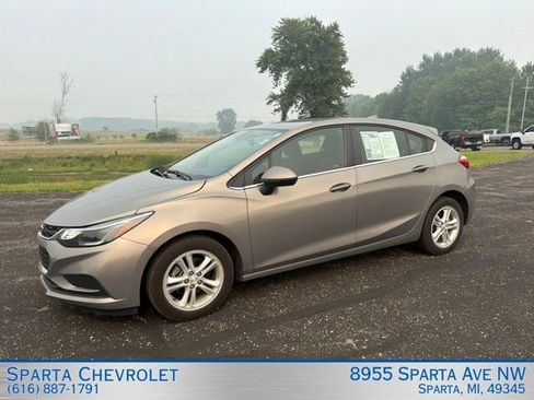 Used 2018 Chevrolet Cruze LT w/ Convenience Package FWD image 7