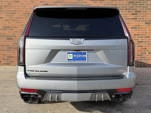 Used 2023 Cadillac Escalade V w/ LPO, ONYX Package image 6