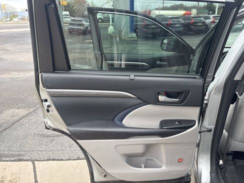 Used 2017 Toyota Highlander Limited image 28