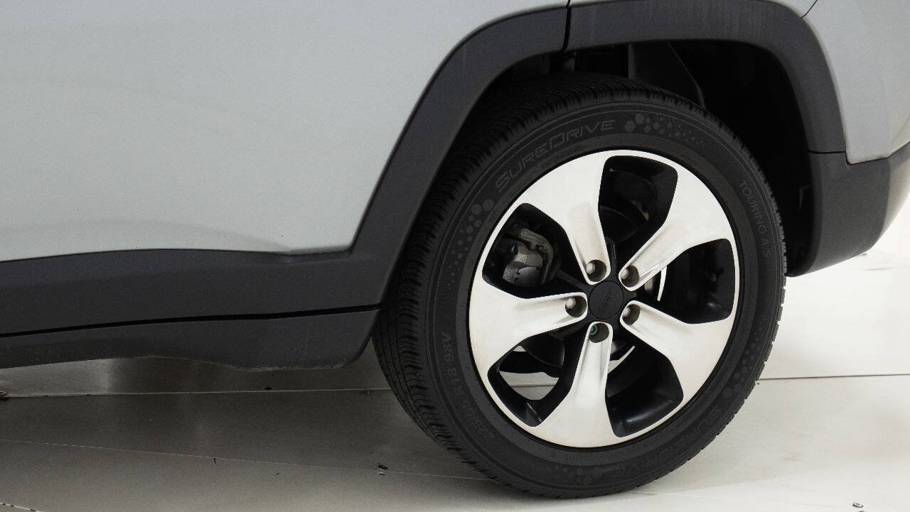 Used 2017 Jeep Compass Latitude w/ Popular Equipment Group FWD image 26