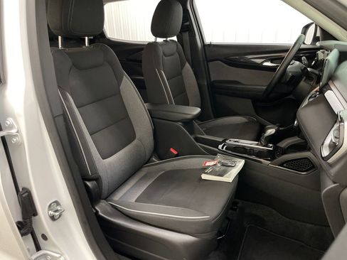 Certified 2025 Chevrolet TrailBlazer LT w/ LT Cold Weather Package FWD image 37