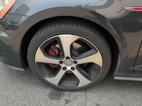 Used 2015 Volkswagen Golf 4-Door FWD image 14