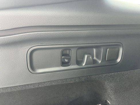 Used 2026 Mercedes-Benz GLC 300 4MATIC image 36