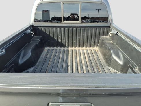 Used 2017 Toyota Tacoma SR5 image 10