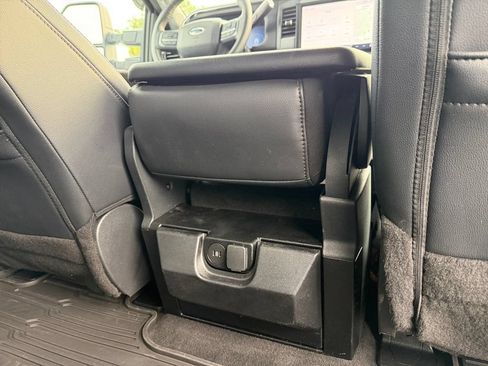 Used 2025 Ford F350 Lariat AWD/4WD image 23
