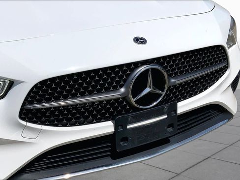 Used 2025 Mercedes-Benz CLA 250 image 31