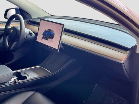 Used 2025 Tesla Model Y Long Range RWD image 30