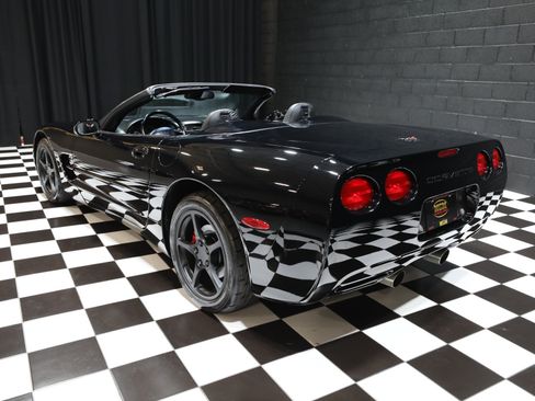 Used 2001 Chevrolet Corvette Convertible w/ Preferred Equipment Group2 RWD image 30
