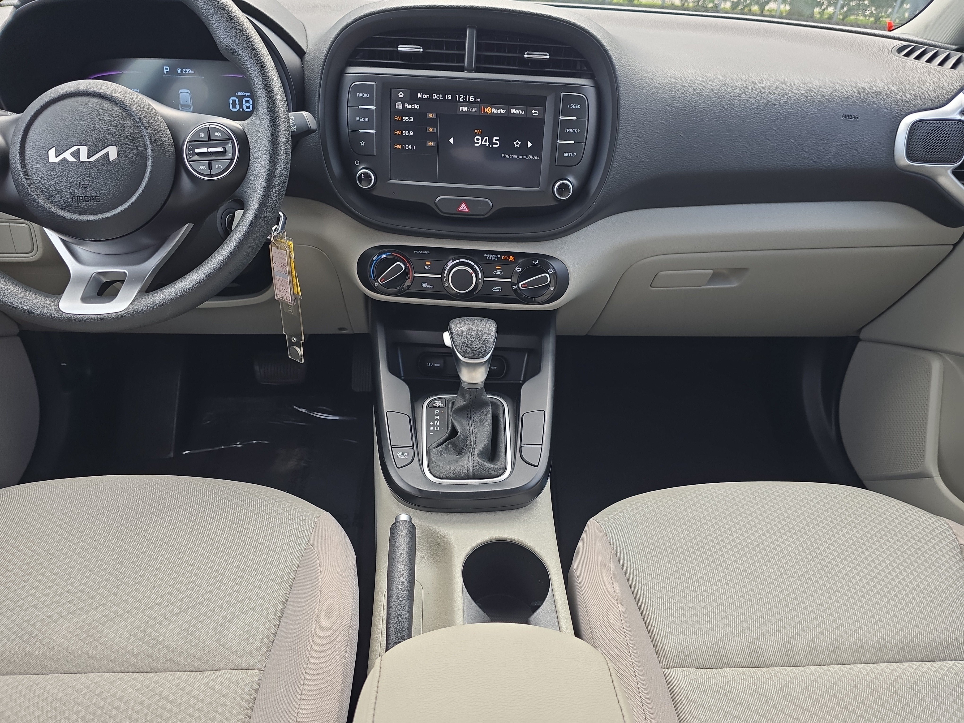 Certified 2025 Kia Soul LX w/ LX Technology Package FWD image 14